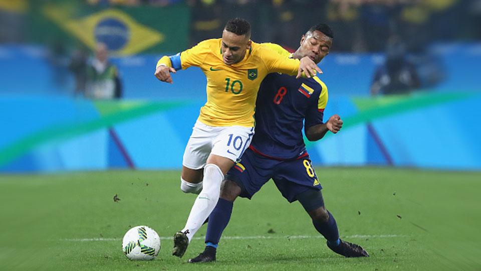 Neymar%20berebut%20bola%20dengan%20Dorlan%20Pabon.